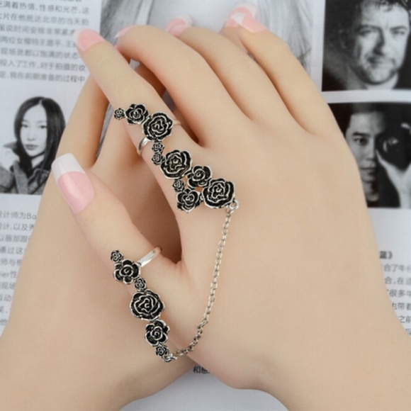 Jewelry - Antique Silver Floral Chain Boho Festival Ring Set